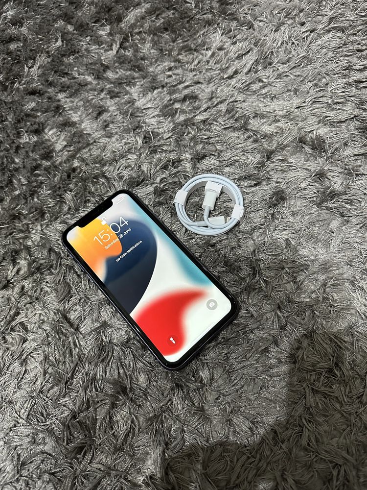 Vand iPhone 11 - 64 GB - In stare buna