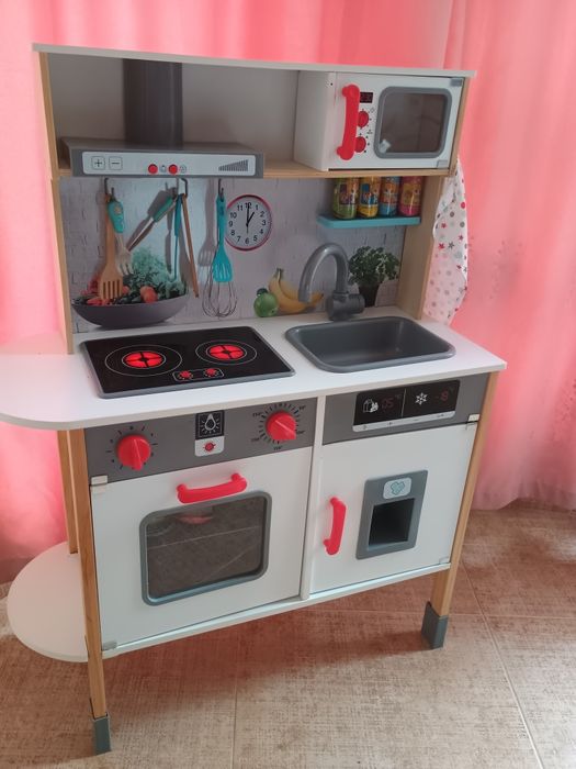Детска кухня с продукти
