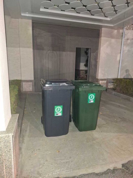 Урна для мусора пластмассовый на колесах