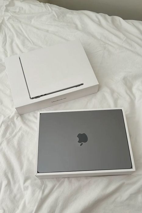 Продам MacBook Air M4 16/256