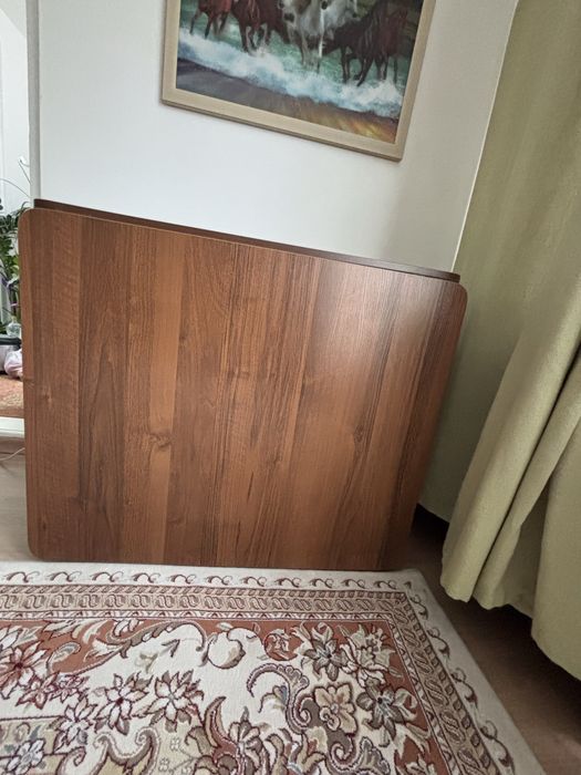 Стол тумба ддя гостей