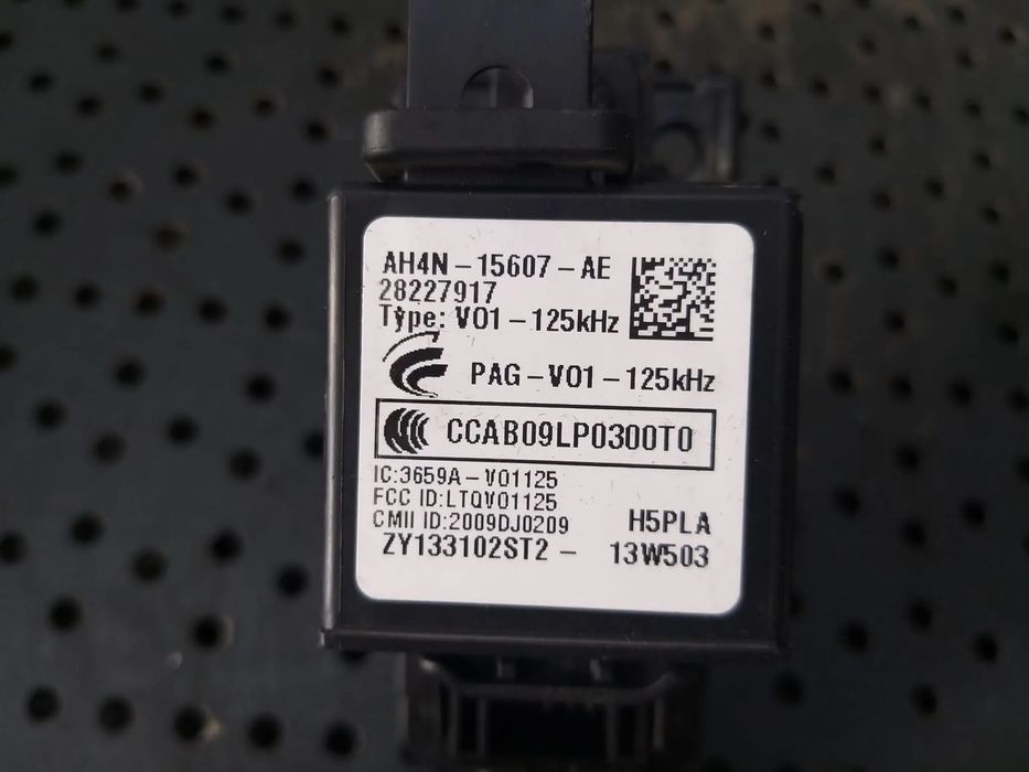 Contact auto cu cheie volvo xc60 ah4n15607ae 28227917 3659a