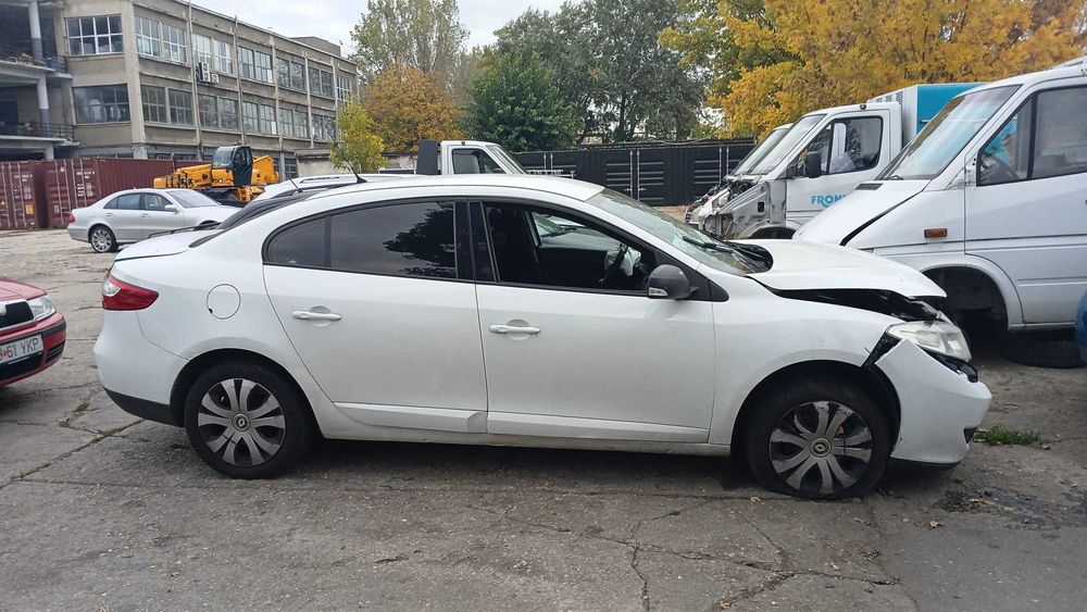 Dezmembrez Renault Fluence 1.6 Benzina Din 2011 - K4M-V8