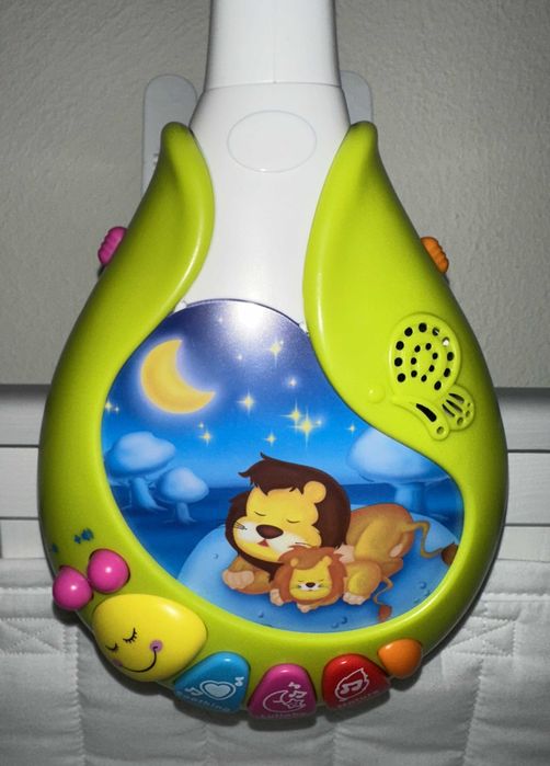 Carusel muzical interactiv cu lampa de veghe Hola Toys