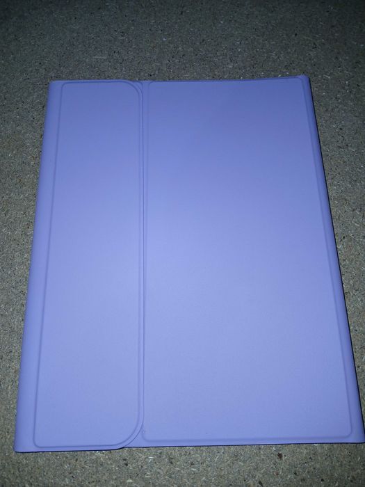 Husa iPad 9 cu tastatura Bluetooth detasabila, mov