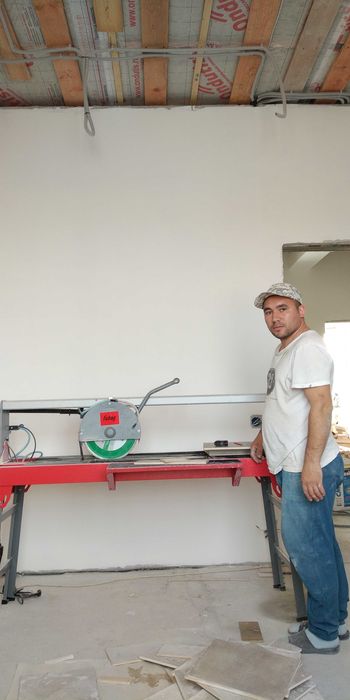 Кафел териш устаси