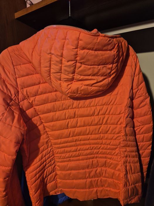 Продавам Яке с качулка