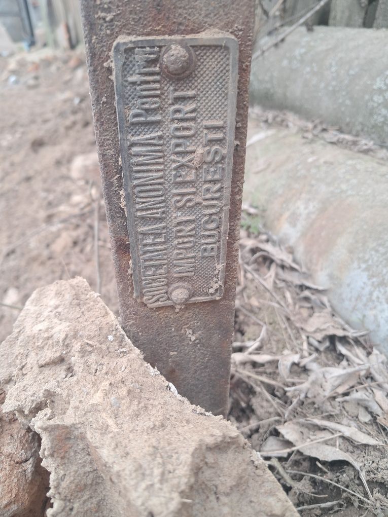 Plug și rarita vechi de 150 de ani