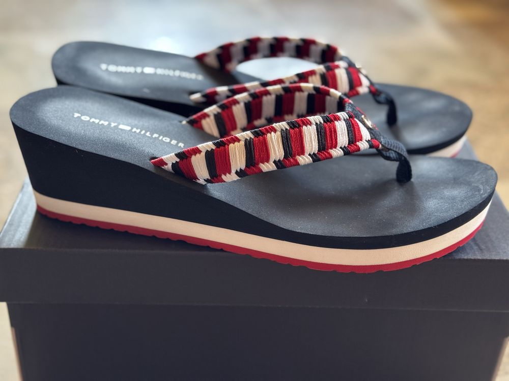 Tommy Hilfiger чехли/джапанки на платформа, 40 номер