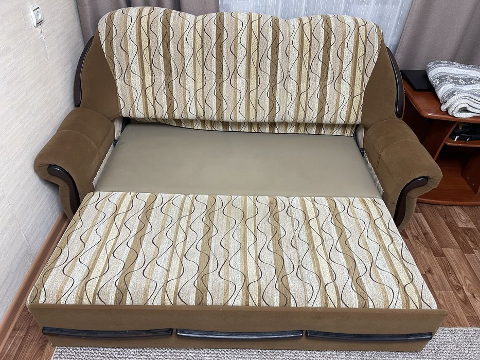 Прлдам диван и кресло в хорошем состоянии!