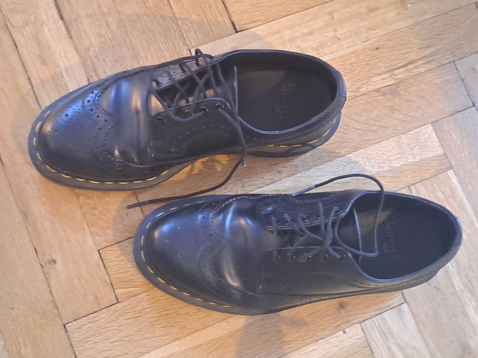 Черни обувки Dr. Martens