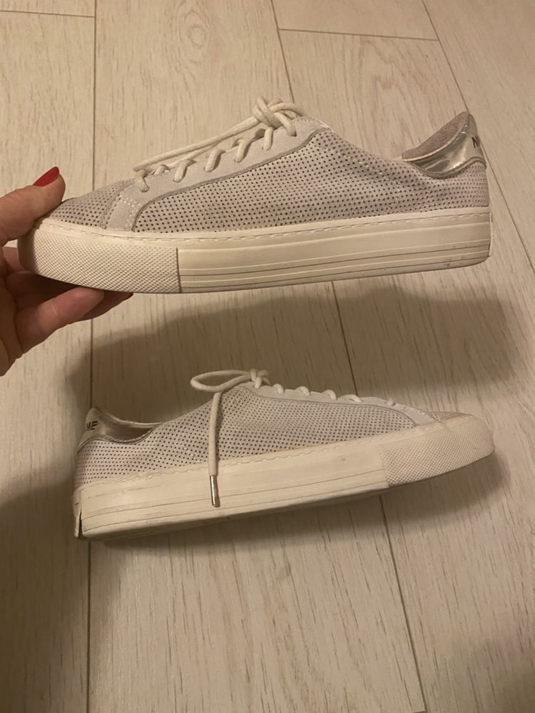 tenisi pt.fete,marca "No Name",marinea 38,piele naturala,crem,sireturi
