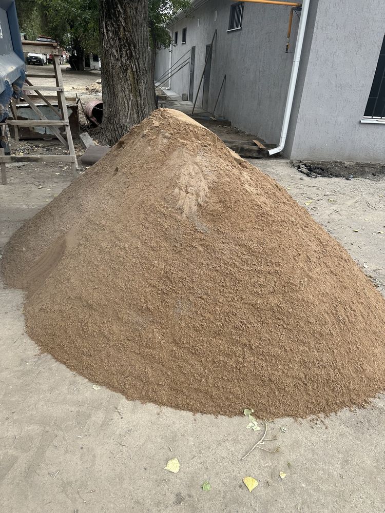 Доставка зил сыпучих грузов песок отсев
