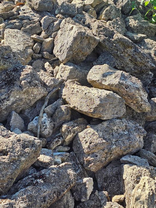 Продавам камъни за строеж (основа или ограда)