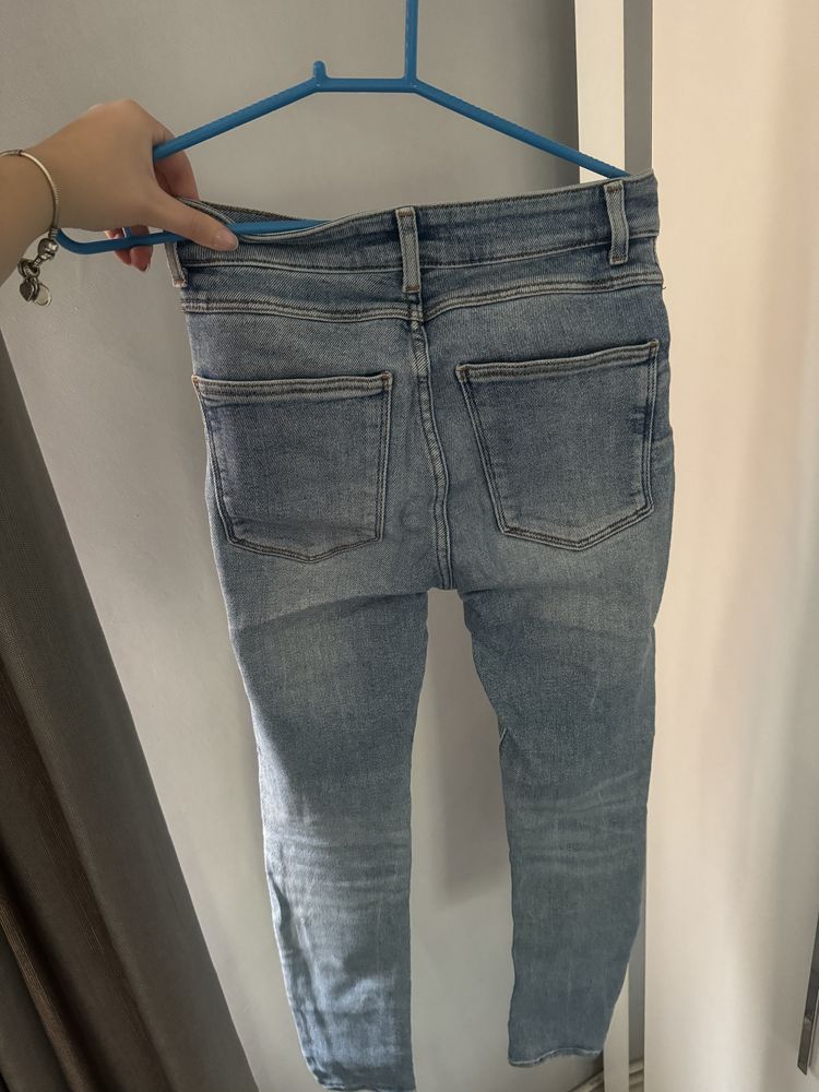 Дънки на Zara, Bershka