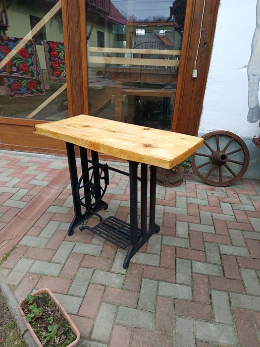 Măsuță sau birou - mașină de cusut