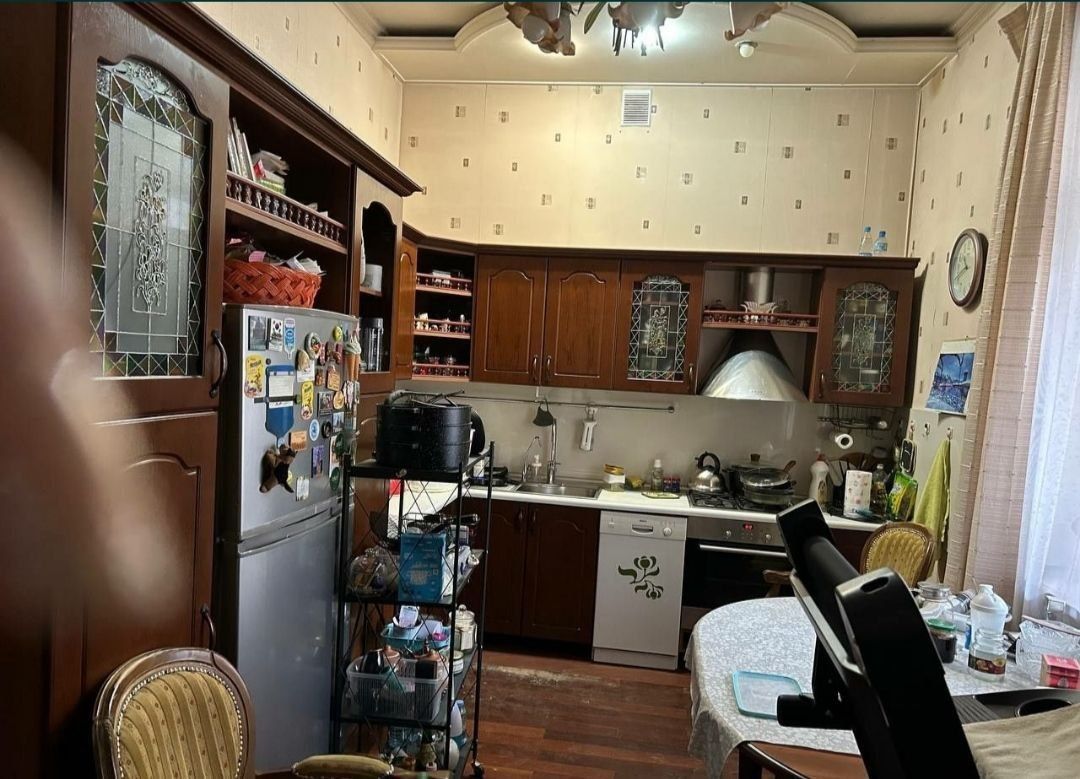 Яккасарайский район 
Ориентир Джуманджи
Цена 550 000$
Площадь участка