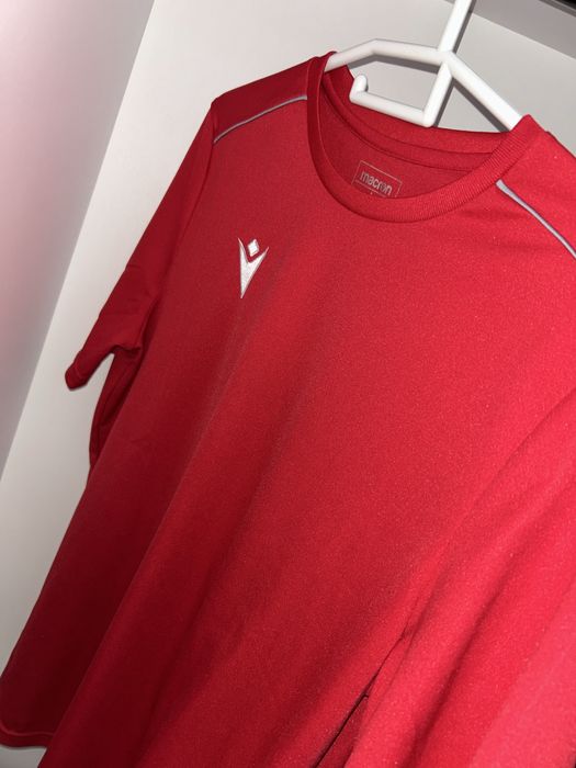 спортивная футболка