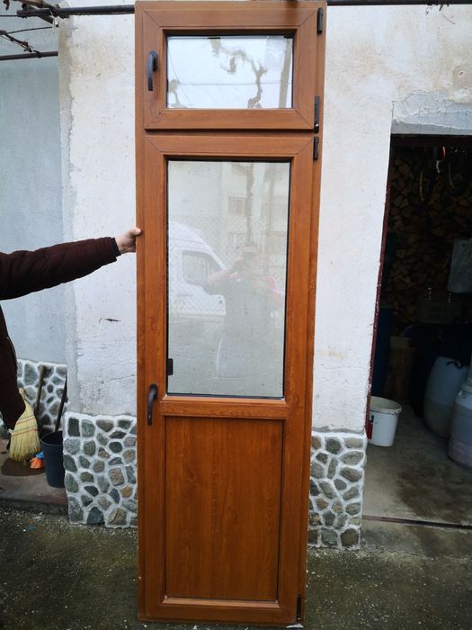 Врата с прозорец PVC ( пвц )