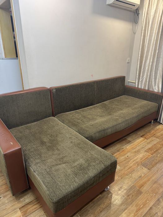 Диван раздвижной, трехспальный, размер 290*150