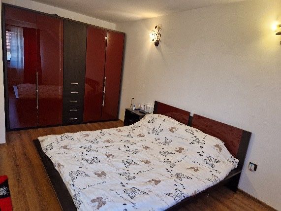 Mobila de dormitor  L=2.30 Inaltime 2,17