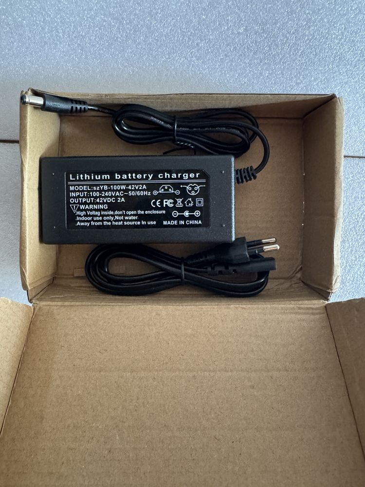 Incarcator clasic, usor de 36V(42 V), mufa 5,5X2,1mm pentru trotinete