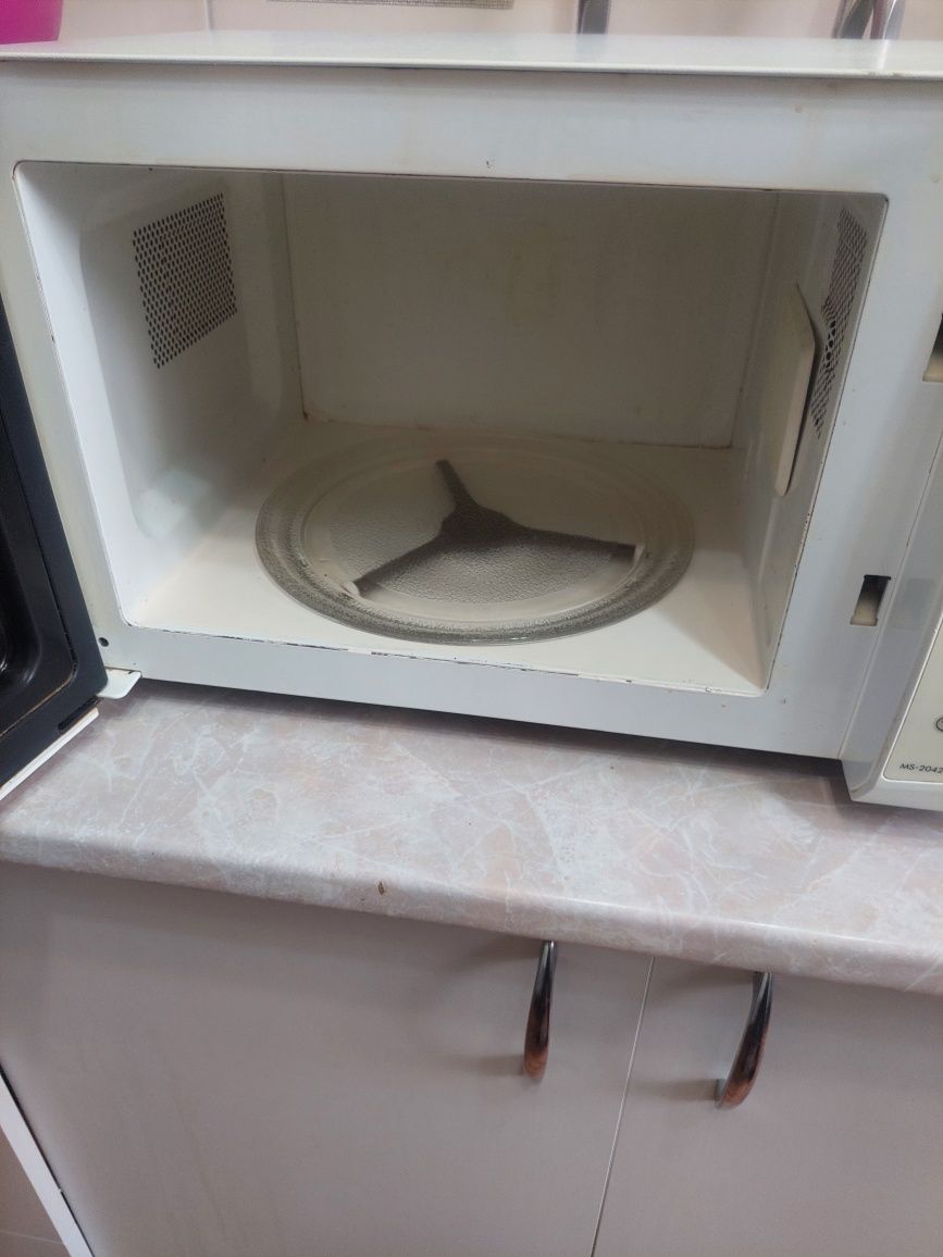 Продам микроволновую печь LG