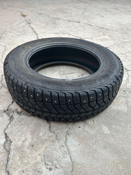 Продам шипованные зимние шины
