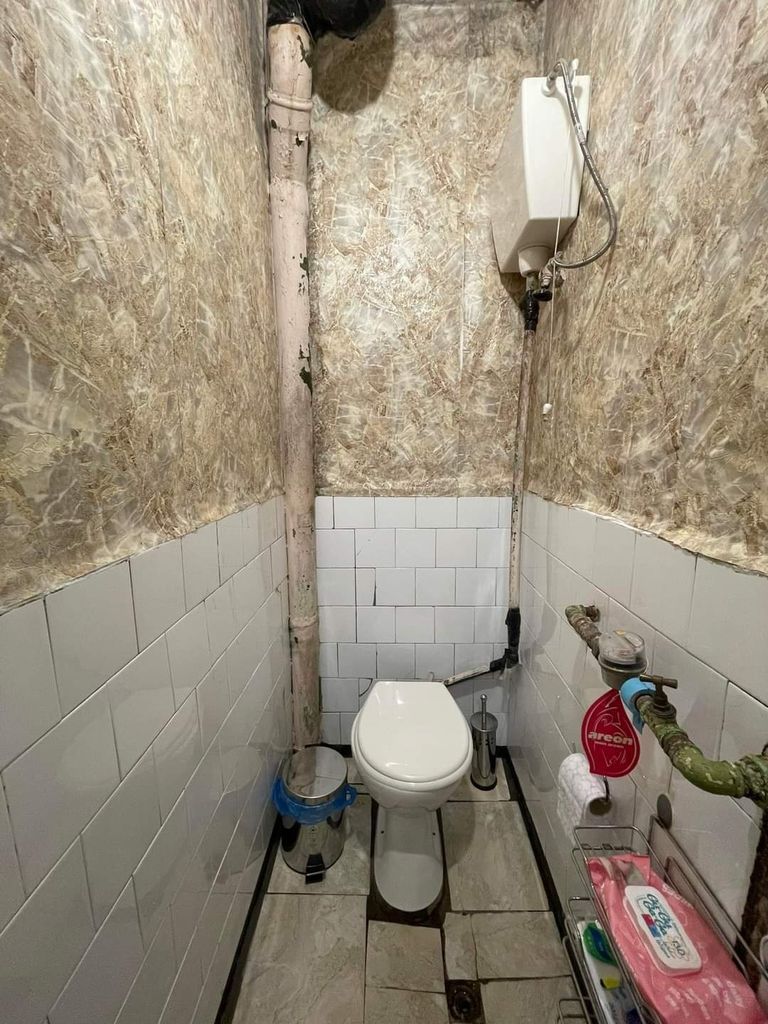 Продава се Четиристаен апартамент в Търговище, Център - 123300 кв.м за 2 €/кв.м - Снимка #3