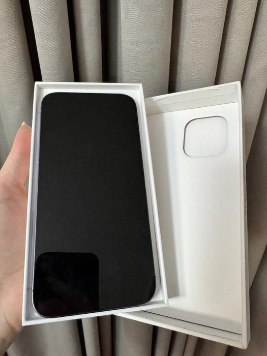 Se vinde Iphone 14 Pro Max 128 GB. Utilizat, un mic defect