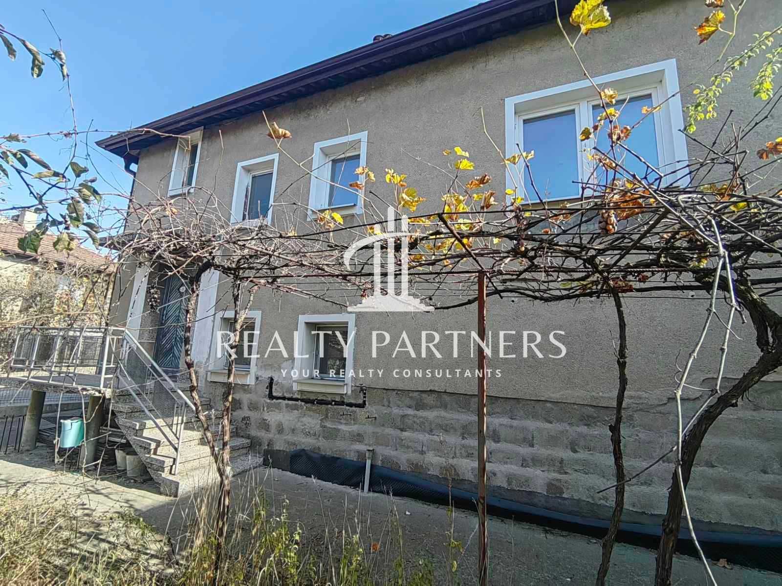 Продаваме къща гр. Перник, кв. Църква