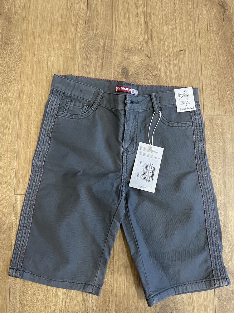 Pantaloni din blugi scurti