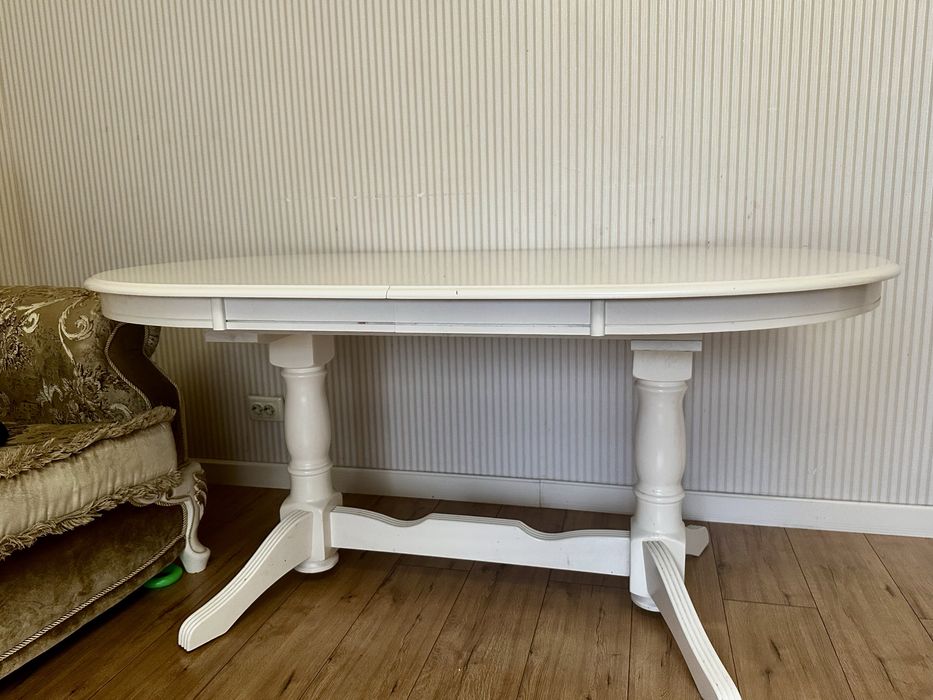 Продается шикарный обеденный стол