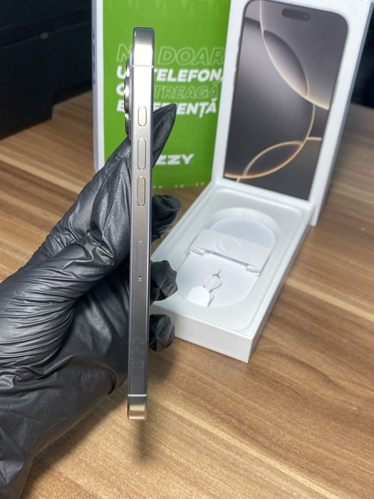 iPhone 16 Pro Max • 256 GB • Natural Titanium