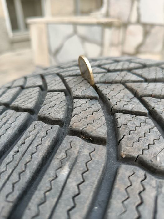 Зимни гуми  Bridgestone 215/50R17 - 4 броя