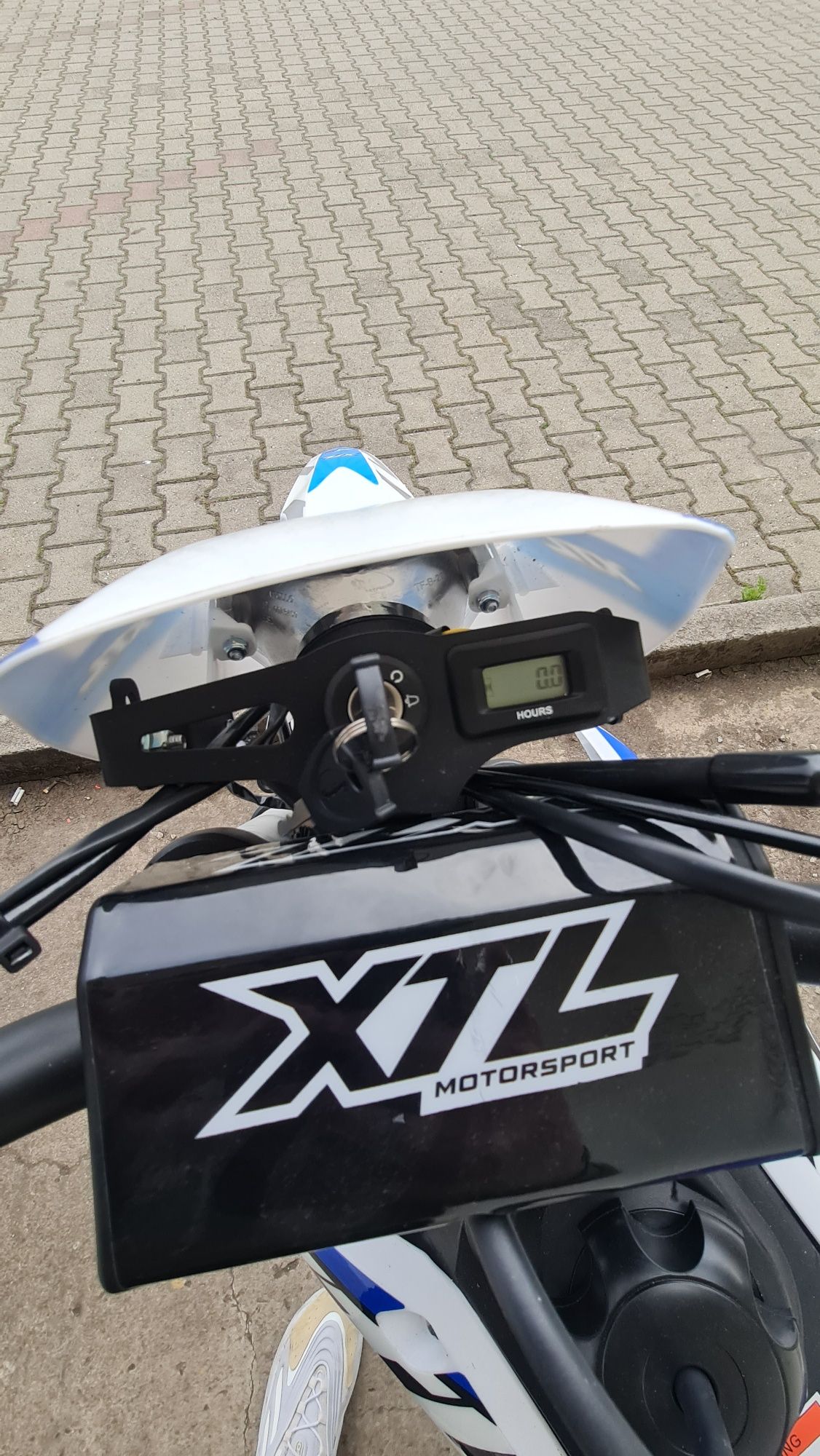Cross Bike Dirt Bike Enduro Apollo XTL Thunder 150cc E-Start Manual