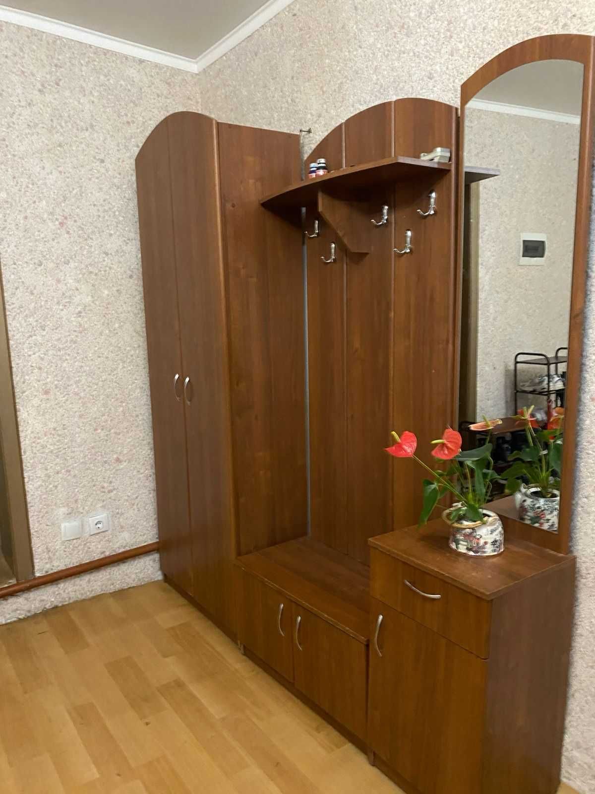 Продам прихожую ..