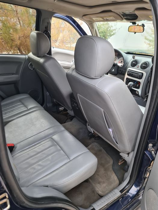 Jeep Cherokee an fabricație 2006