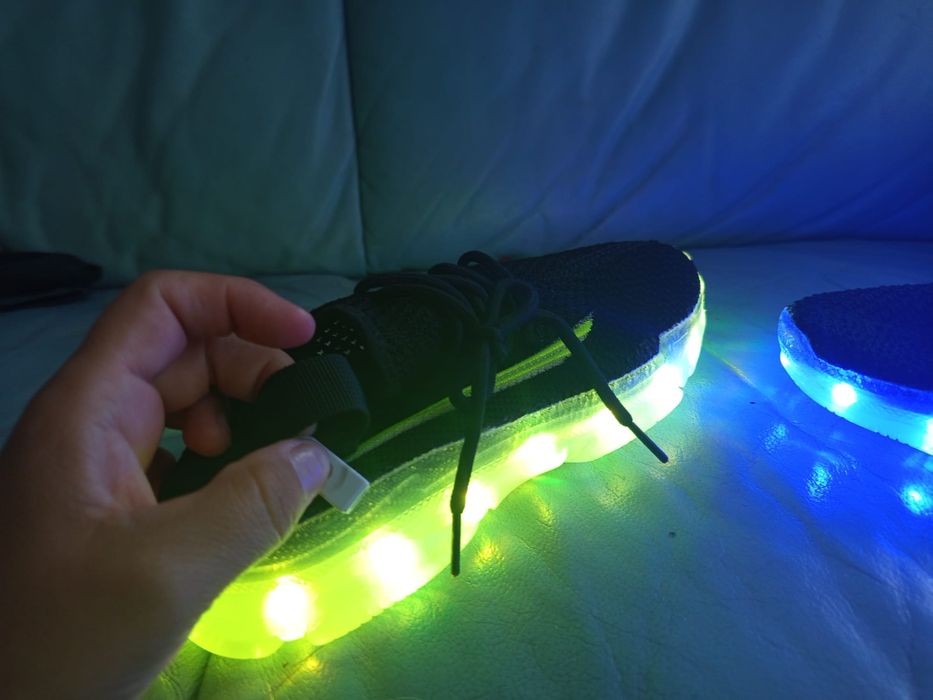 Adidasi cu lumini 35