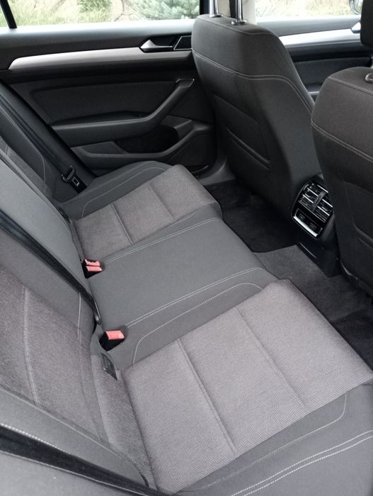 VW Passat 1.6TDI 2015 
Cutie Automata
Cauciucuri vara/iarna
Dotări
Far