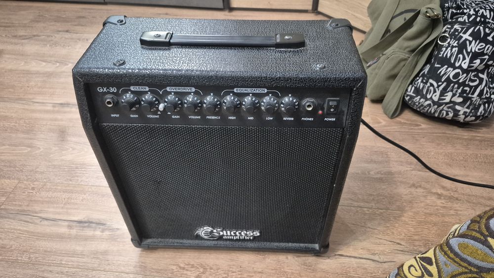 Продам или обменяю комбоусилитель Success GX-30