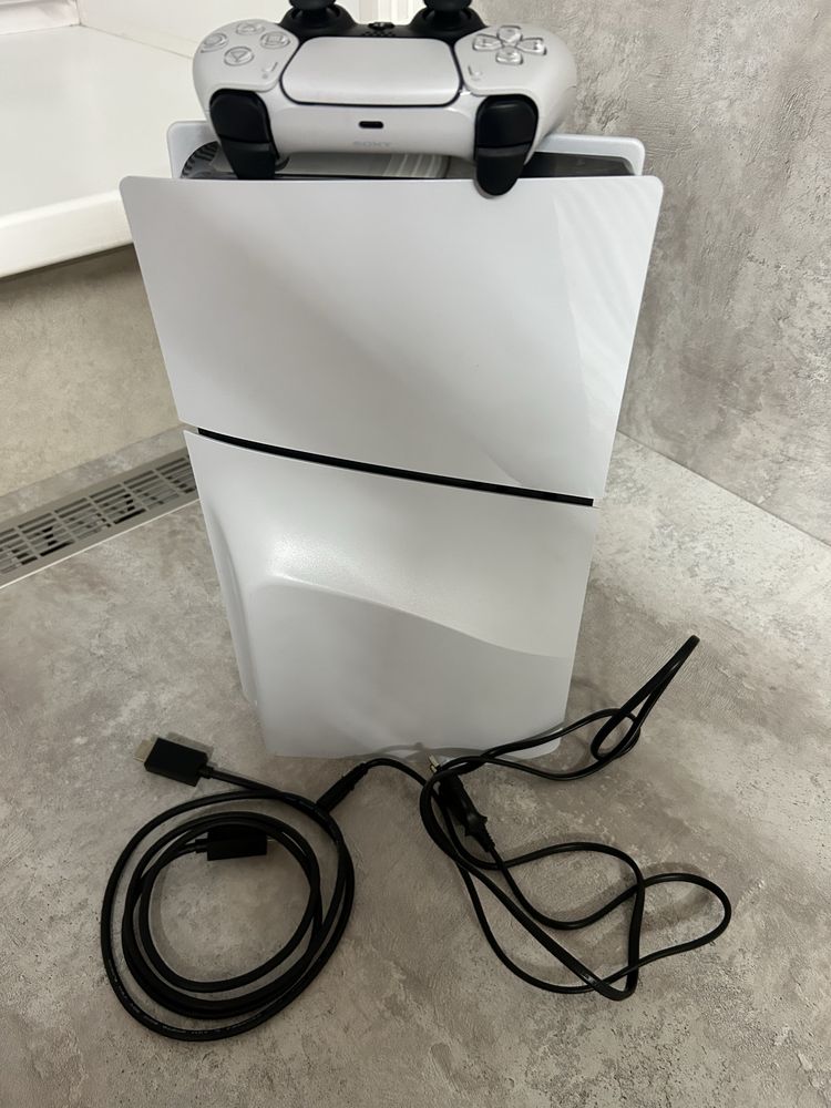 Sony PS5 в идеальном состоянии с диском в подарок