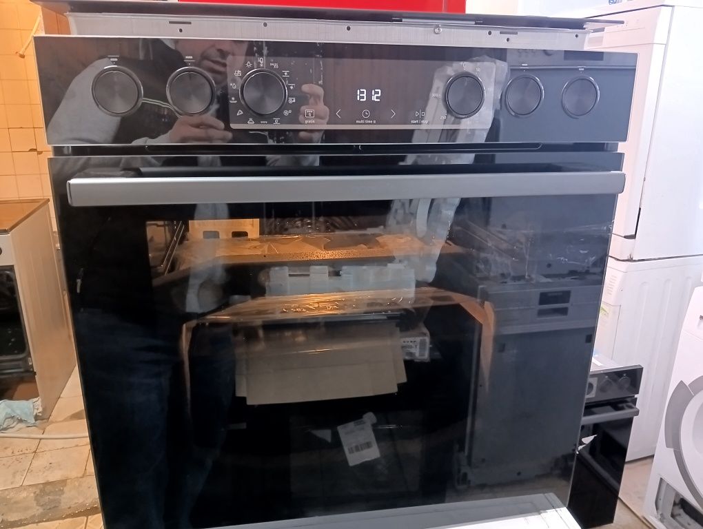 Чисто нова черна стъклена печка за вграждане Gorenje 2 години гаранция
