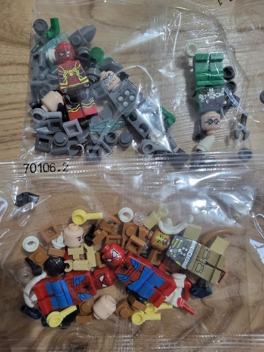 Blocuri tip Lego 76261 – Lupta finala a Omului Paianjen ( no way home)