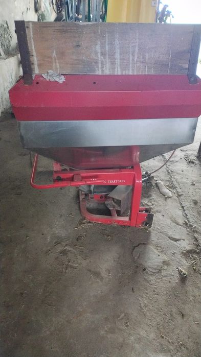 Mașină de îngrășăminte 900 kg