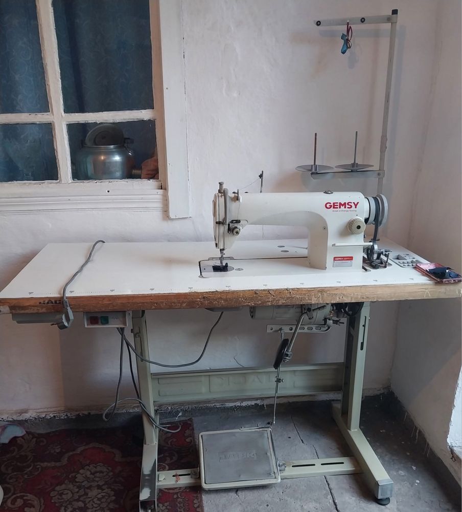 Продам швейную машину прямострочку