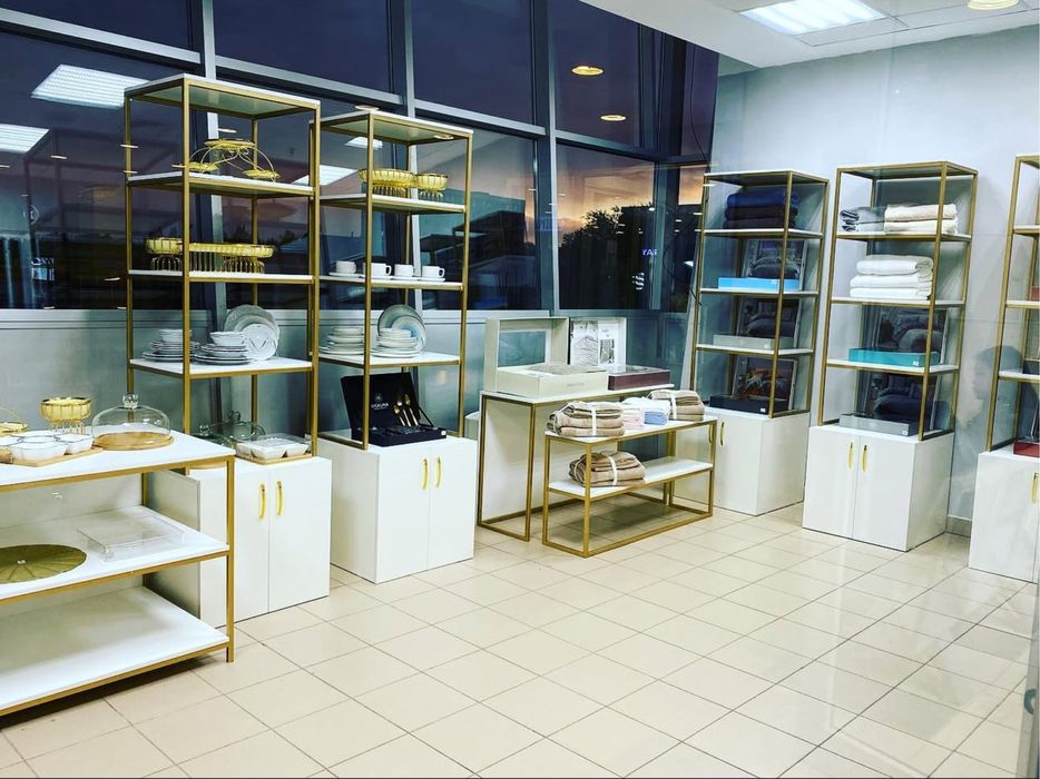 Продается торговое оборудование, стеллажи, ресепшн