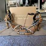 Tocuri Burberry Sandal Strap patern iconic | Marime 39 .