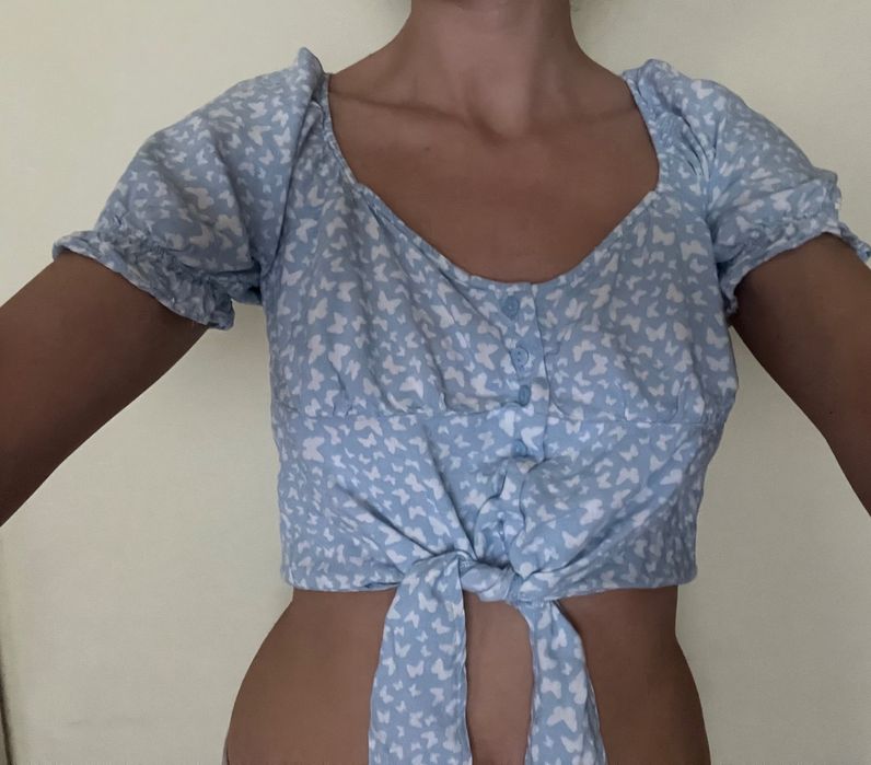 Vând top cu fluturi c&a