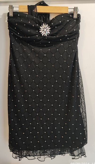 Rochie neagra, eleganta